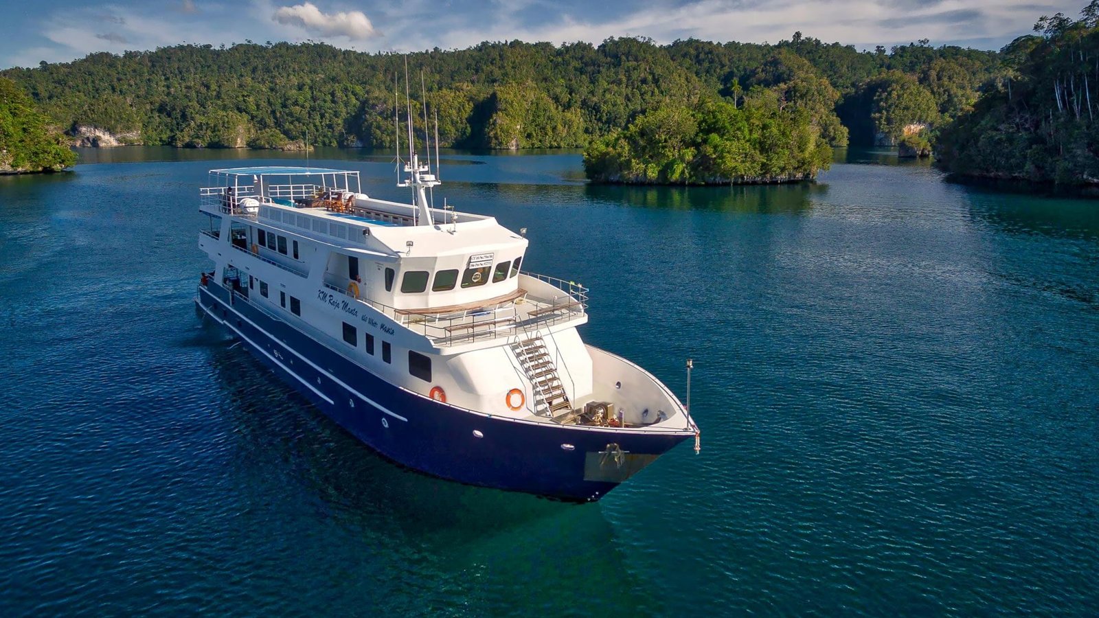 Sunrise Divers — Karon Beach dive centre & Similan liveaboards