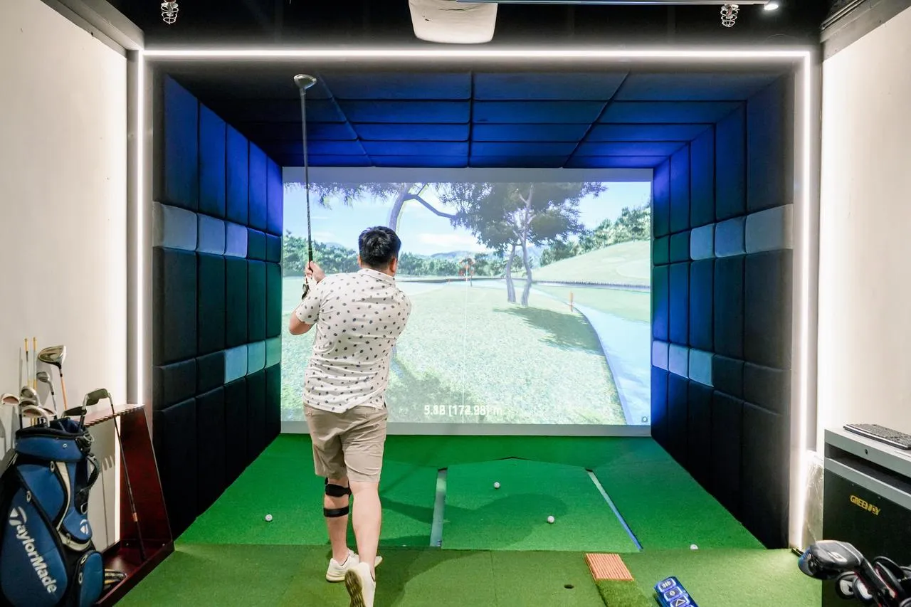 Under Par Golf Studio