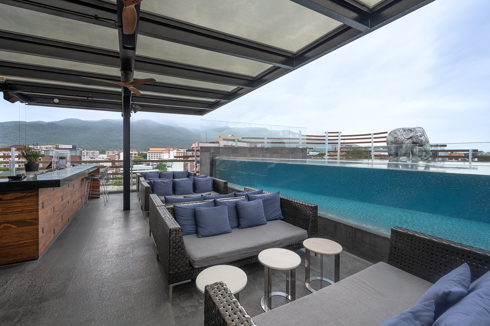 ARISE Rooftop Bar – AMANOR Hotel Chiang Mai