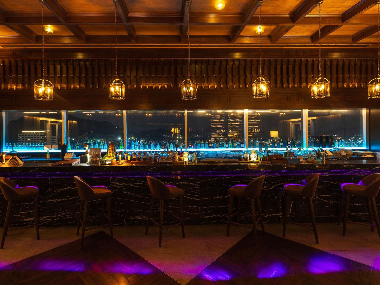 Estrela Rooftop Bar & Restaurant – Novotel Phuket City Phokeethra