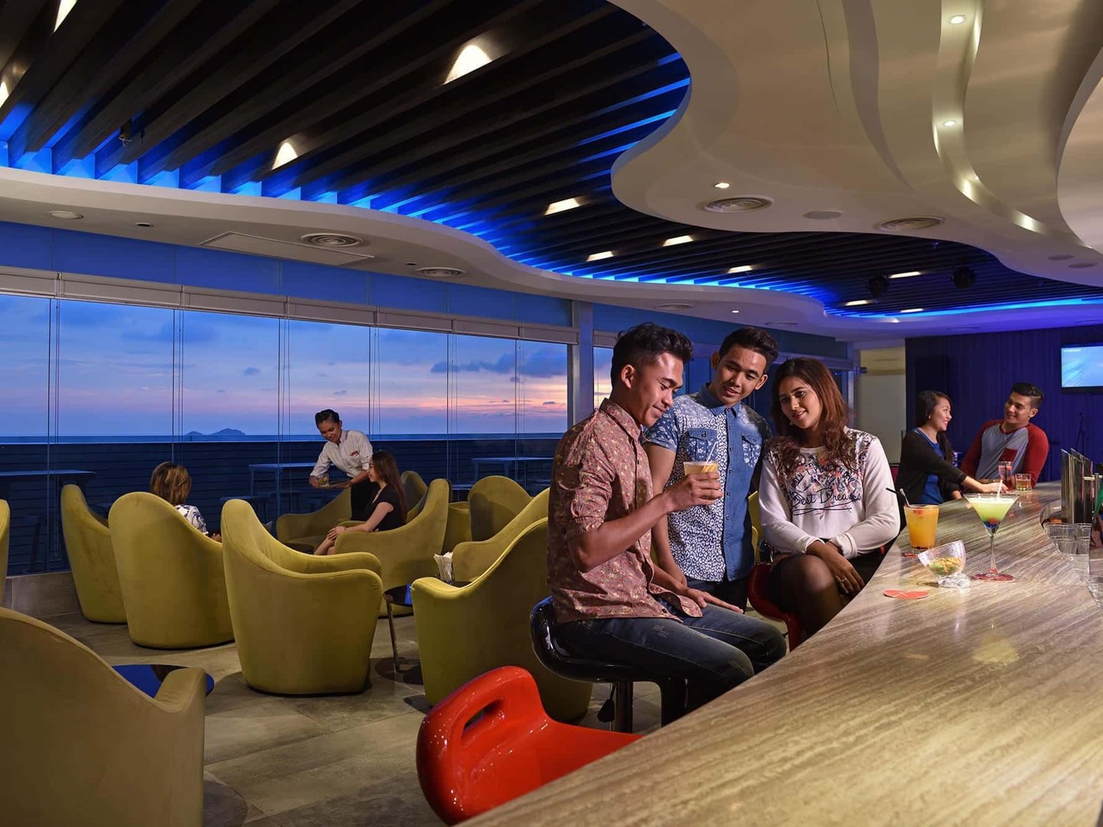 Satellite Restaurant & Bar – Lexis Suites Penang