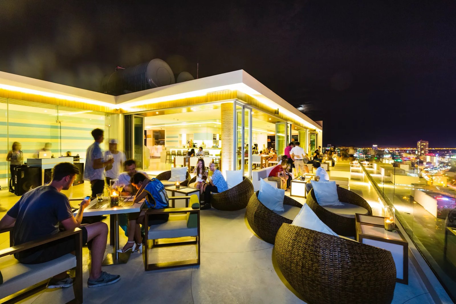 The Top Bar – À La Carte Danang Beach