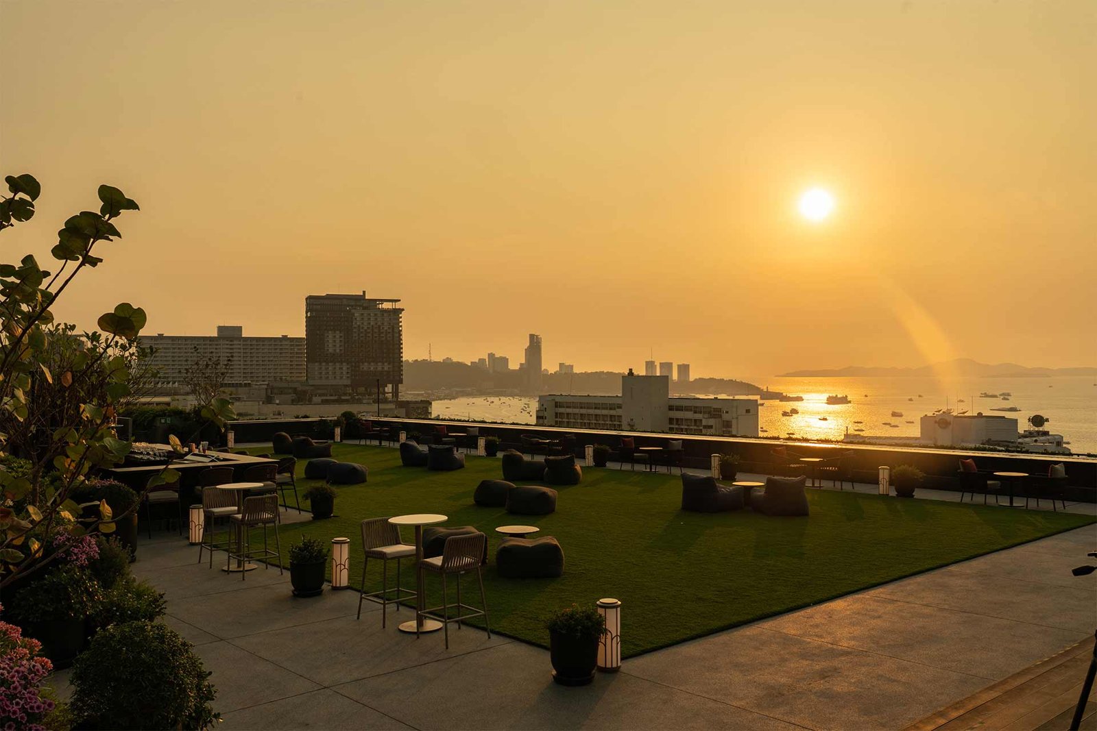 Yitong Sky Bar – Meliá Pattaya