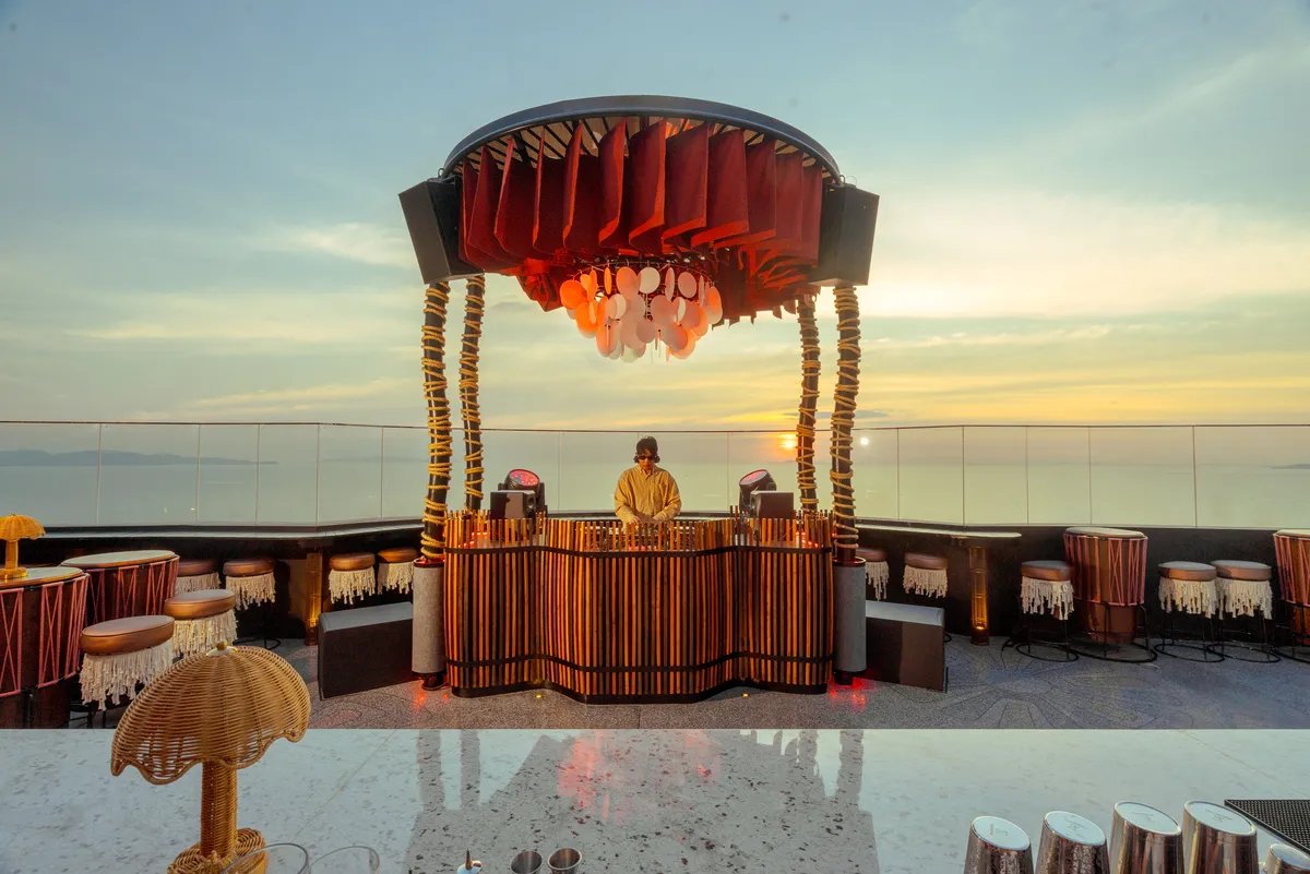 ZAMĀ Skybar – D Varee Jomtien Beach